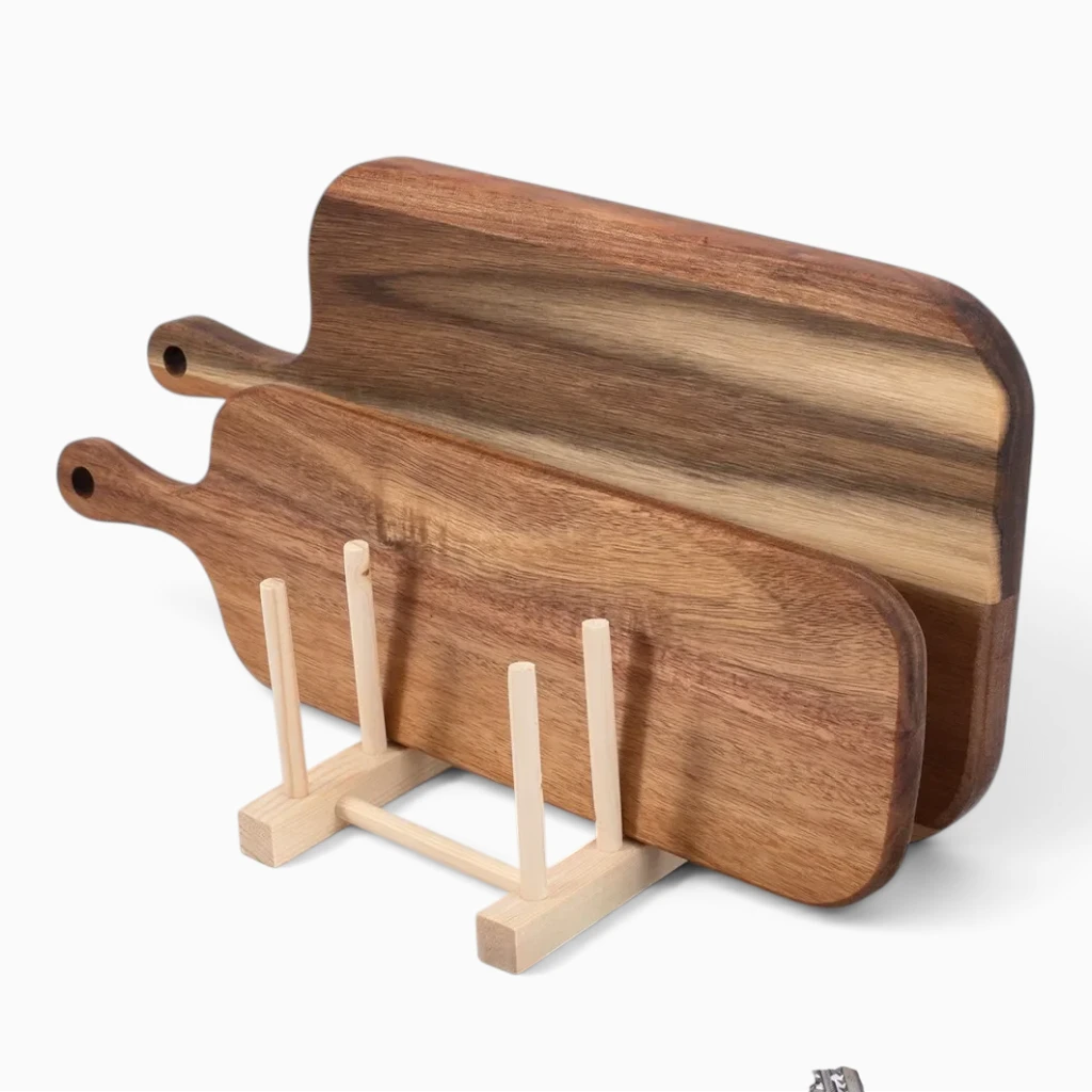 Planche de cuisine en bois naturel, accessoire fiable pour préparations et présentations gastronomiques