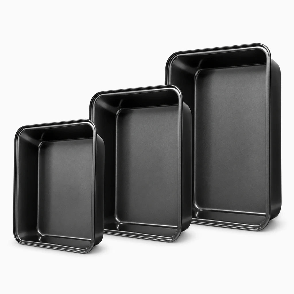 Moule rectangulaire acier robuste rangé dans un placard de cuisine