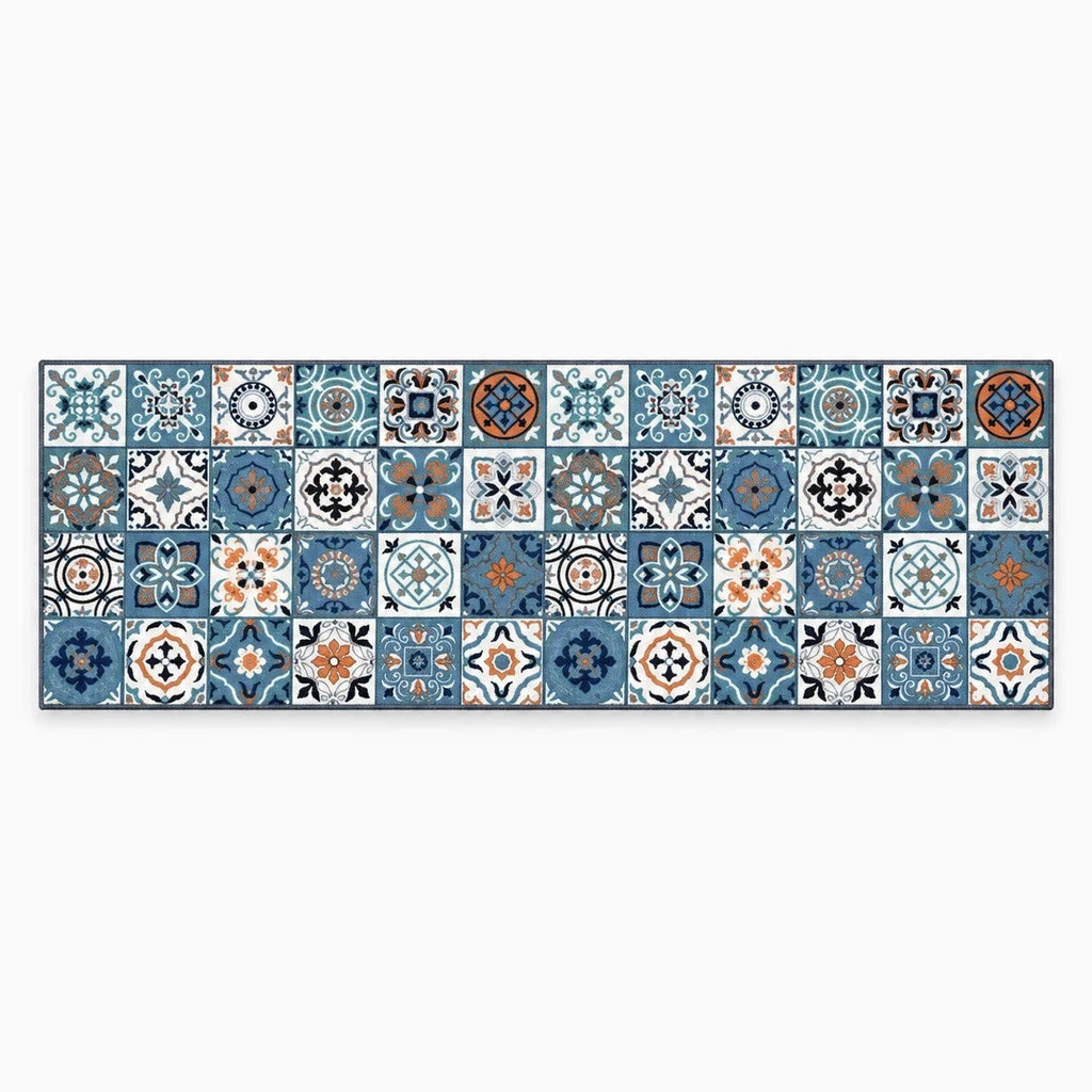 Tapis de cuisine antidérapant en plusieurs teintes, installé devant la plaque de cuisson