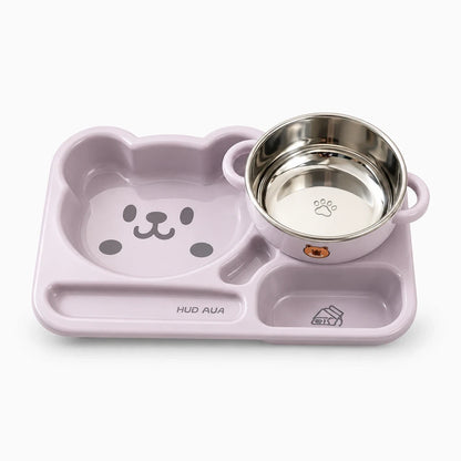 Assiette compartimentée pour enfant contenant un repas complet avec plat et dessert