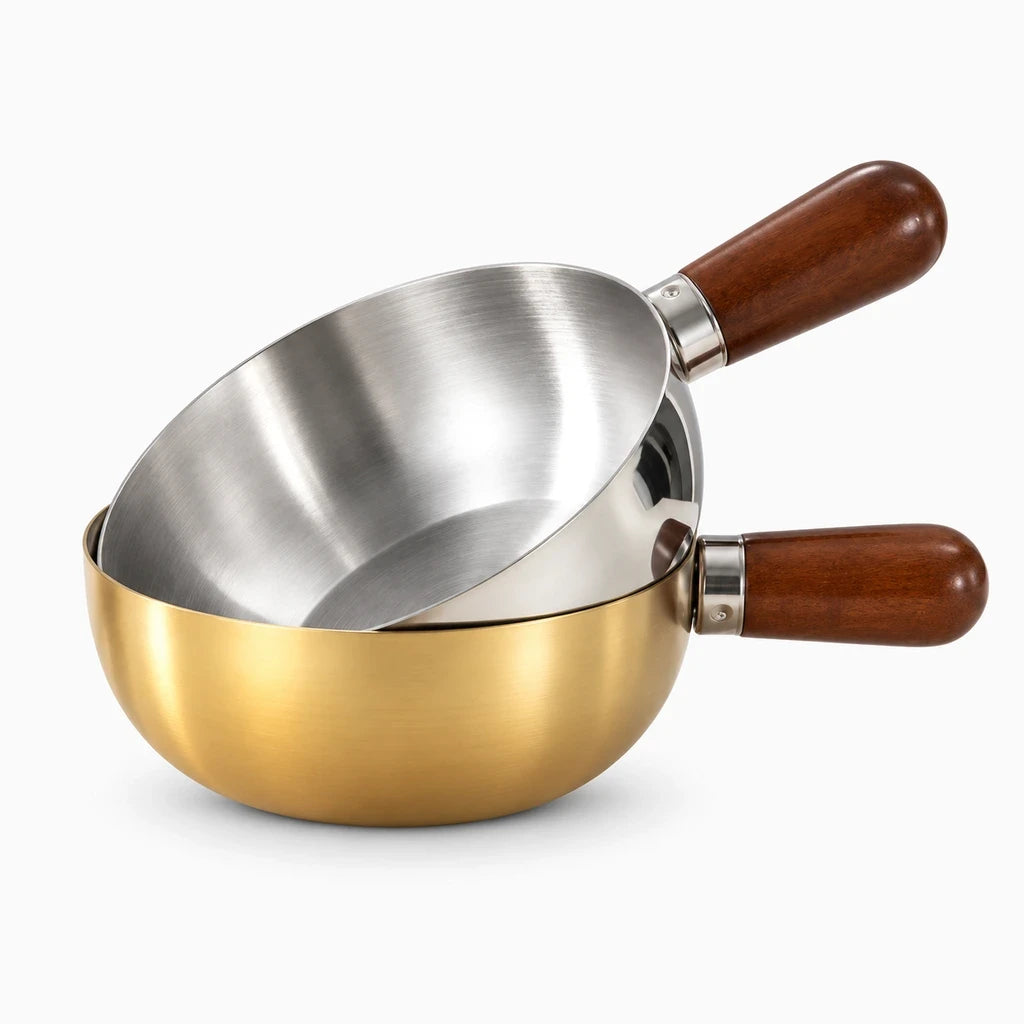 Détail de la cuve en acier inoxydable de la casserole d'induction, compatible tous types de foyers