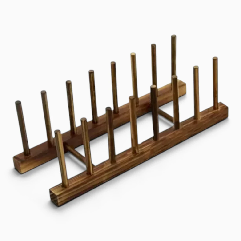 Étagère en bois blanc pour cuisine accueillant bols et objets du quotidien