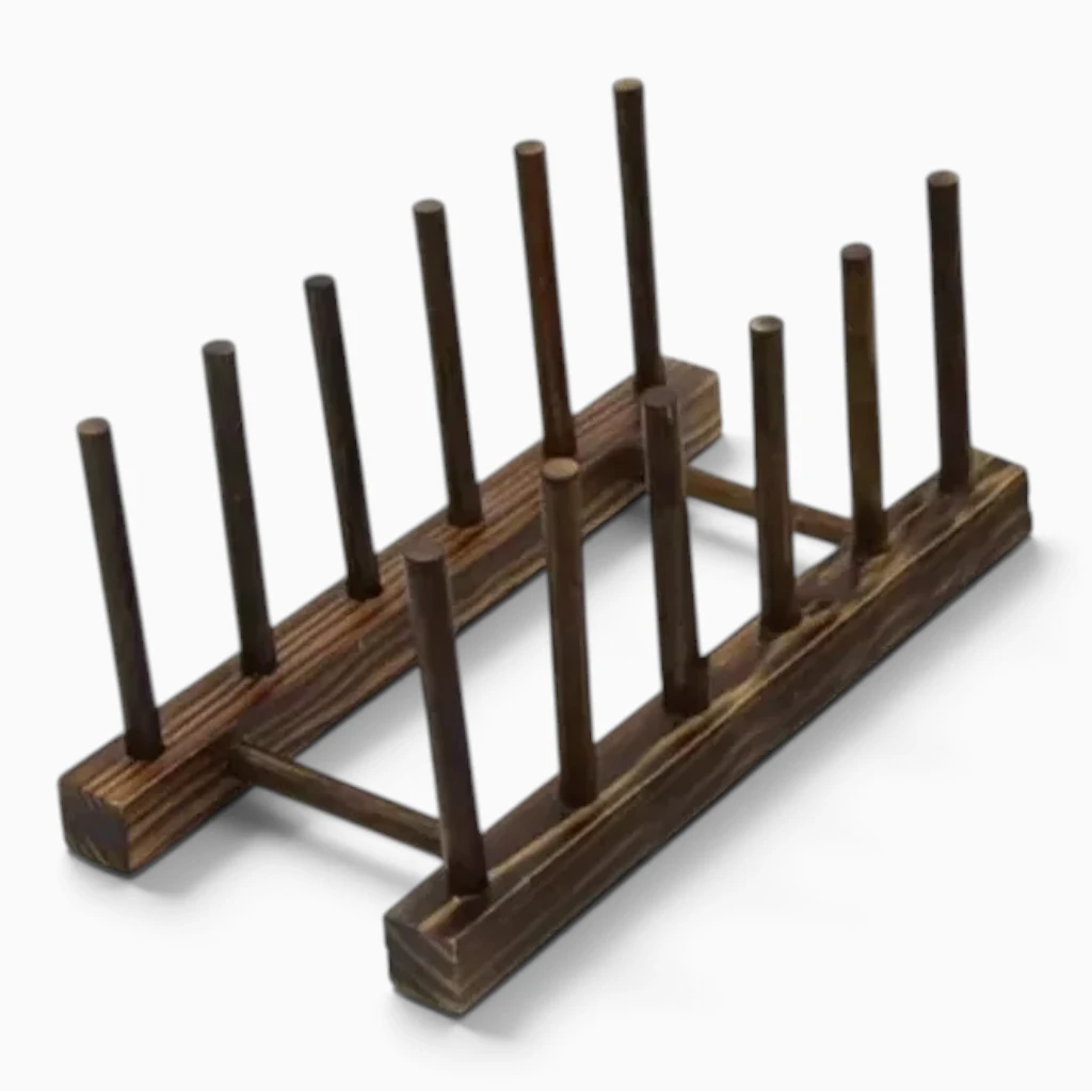 Support de drainage en bois marron pour séchage de vaisselle après lavage