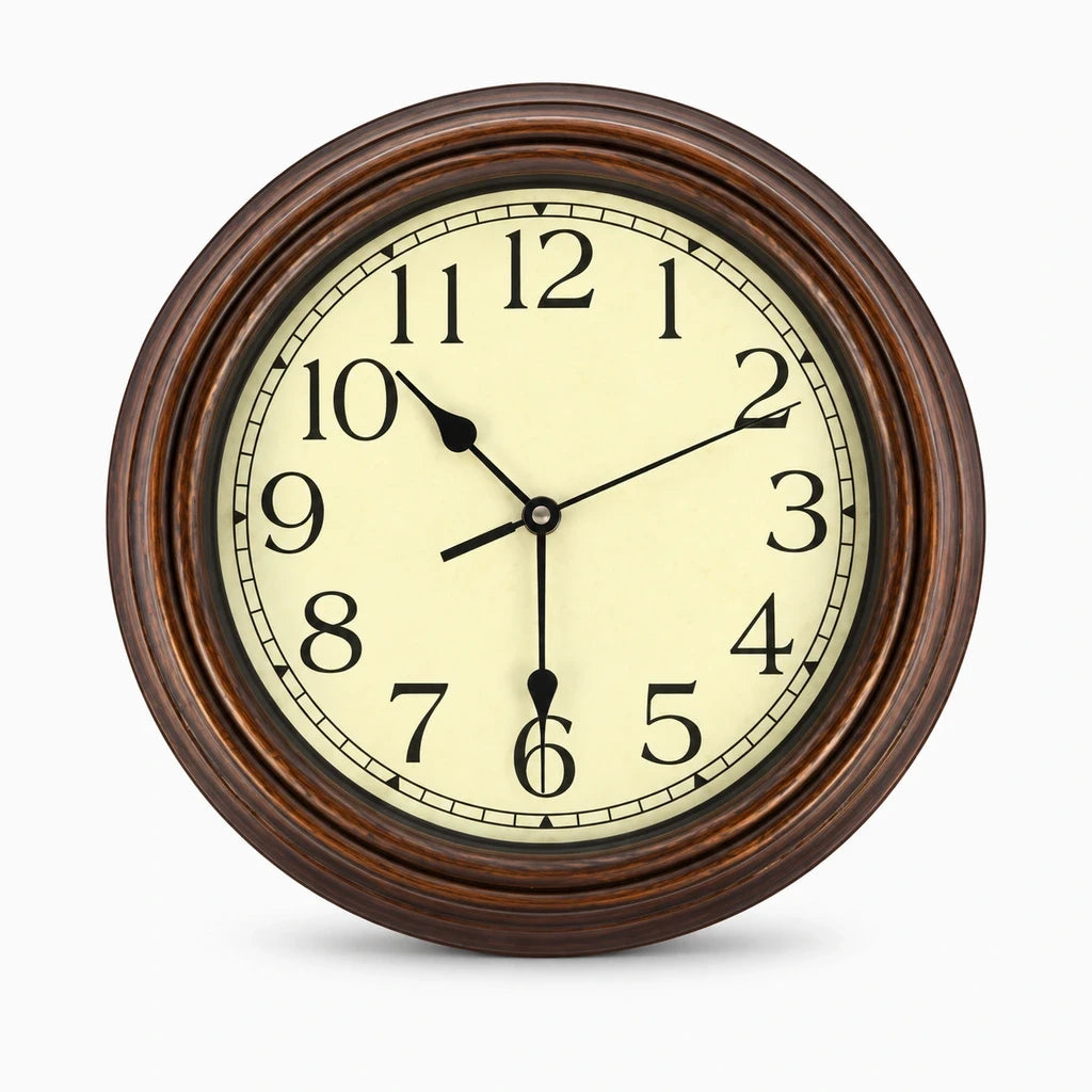 Horloge originale cuisine accrochée au mur, design épuré avec affichage clair de l'heure