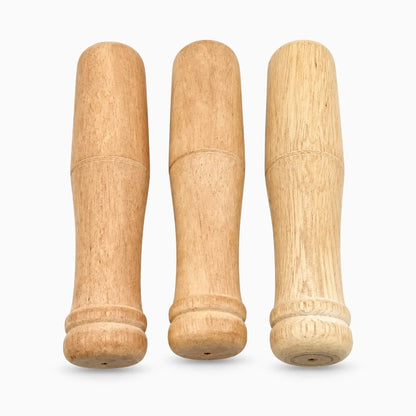 Pilons en bois prêts à préparer pestos et mélanges d'épices maison