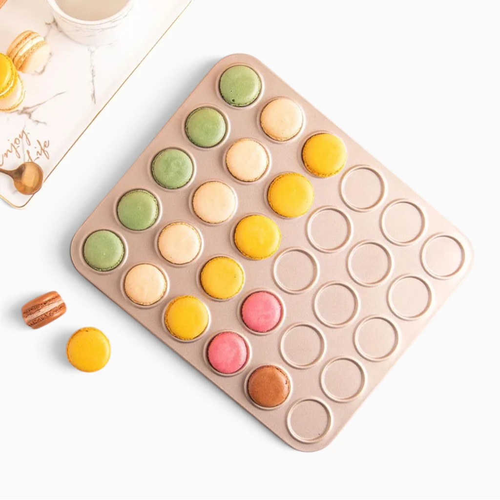 Moule cuisine avec 30 empreintes rondes pour macarons et biscuits
