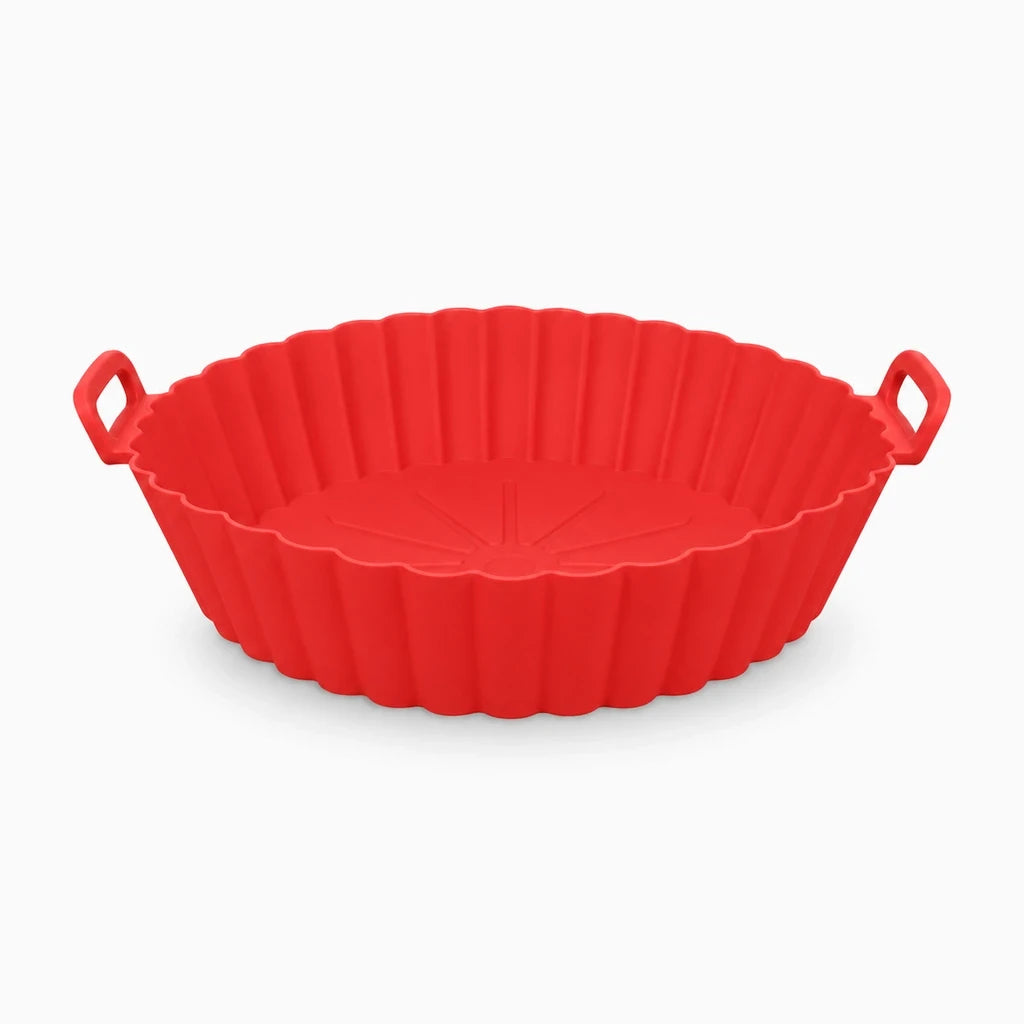 Moule silicone air fryer contenant du poulet frit doré