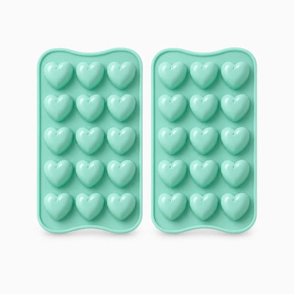 Moule cœur en silicone compact rangé dans un placard de cuisine