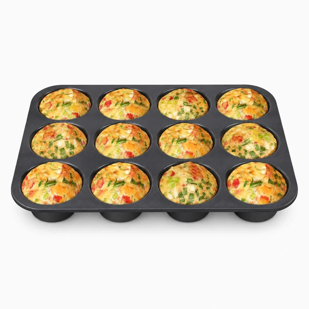 Moules à muffins en silicone remplies de pâte prêtes à cuire au four