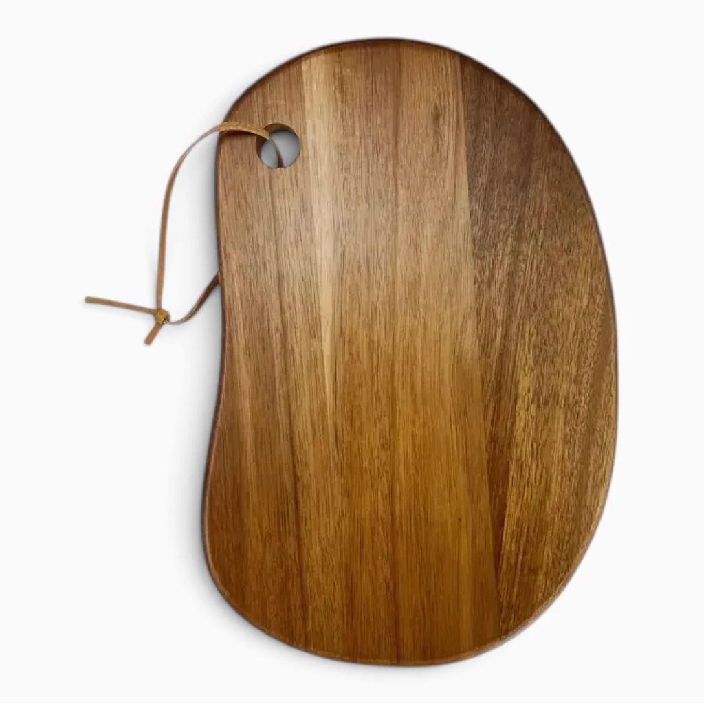 Bois massif acacia présentant motifs veinés uniques, plateau de découpe généreux
