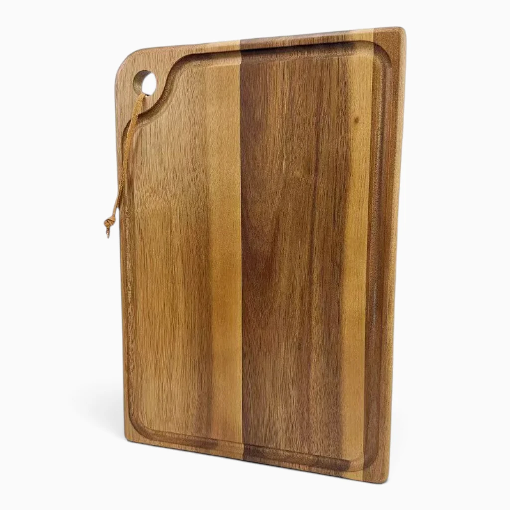 Détail du veinage naturel sur planche à découper acacia massif