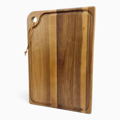 Détail du veinage naturel sur planche à découper acacia massif