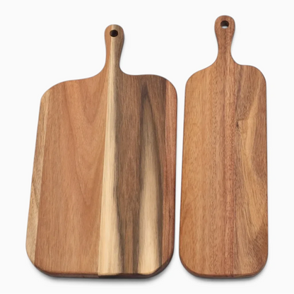 Planche en bois robuste pour cuisine, parfaite pour présenter fromage et fruits sur table