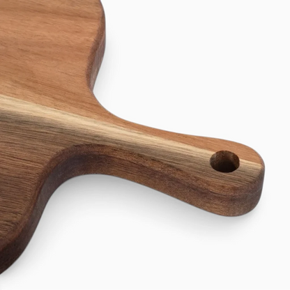 Planche en bois pour cuisine avec poignée ajourée, disponible en deux formats