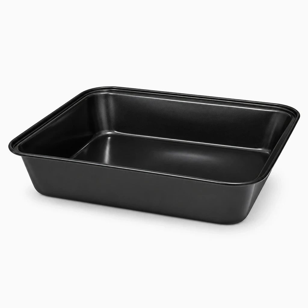 Moules rectangulaires en acier de différentes tailles empilés pour pâtisseries variées