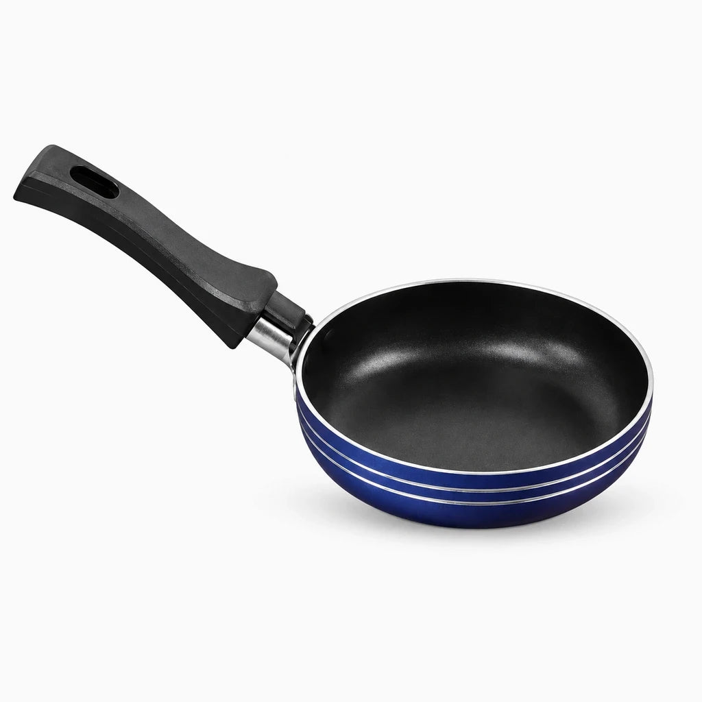 Petite casserole poêle avec revêtement antiadhésif et base épaissie répartition chaleur