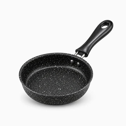 Ustensile de cuisson antiadhésif noir adapté aux cuisines exiguës