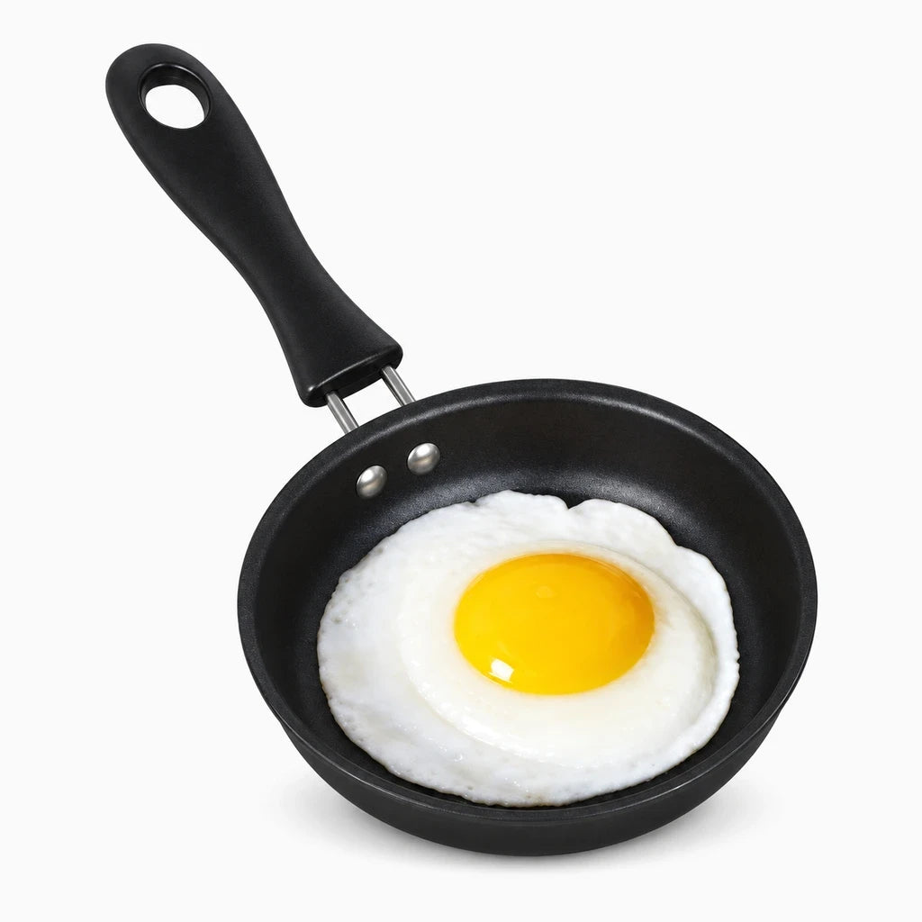 Poêle induction légère et maniable avec prise ferme pour cuisson à feu vif