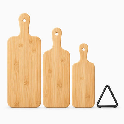 Organiseur compact en métal noir pour planches à découper, emprise au sol réduite et design triangulaire
