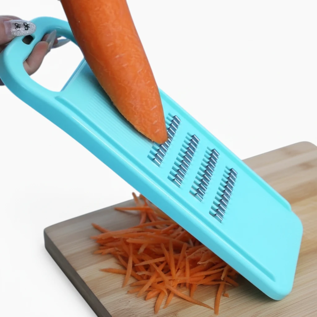 Râpe cuisine légère et pratique prête à râper carottes et chou rapidement