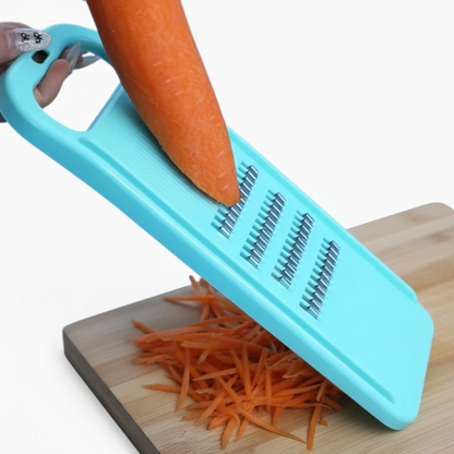 Râpe cuisine légère et pratique prête à râper carottes et chou rapidement